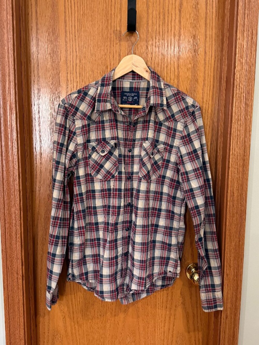 American Eagle Men's button up shirt size M, snap buttons, western look
